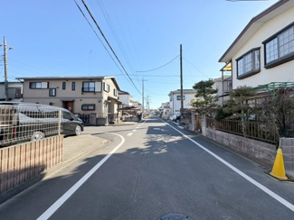 【前面道路含む現地写真】 | 坂戸市鶴舞2丁目　新築分譲　東武越生線『一本松駅』徒歩15分　【浅羽野小学区】