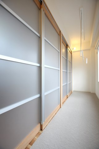 五条ビルのバルコニー