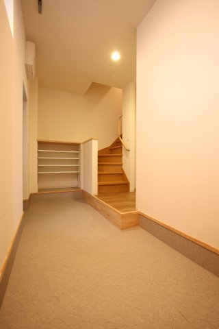 五条ビルの玄関