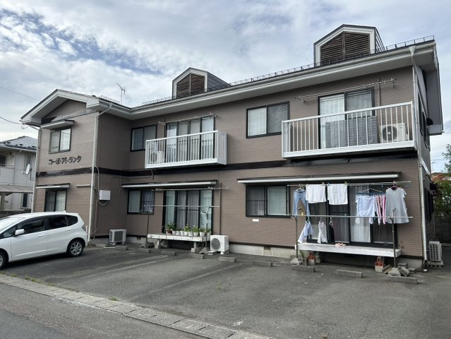 コーポアトランタの外観|駐車場も世帯数以上（７台）とれます。