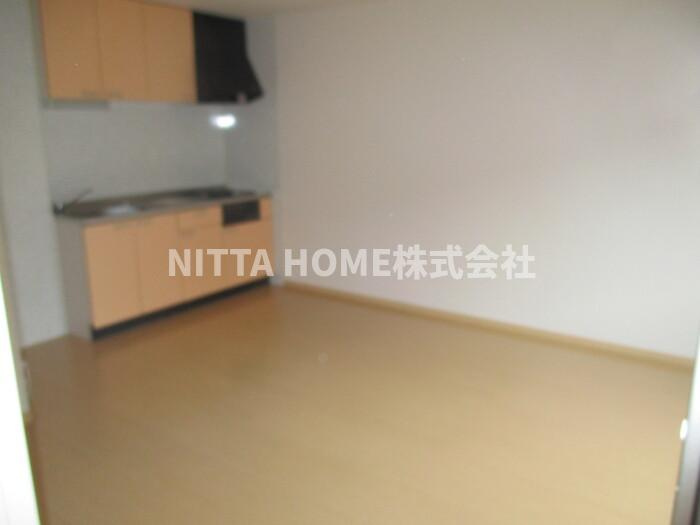 グリーンパーク土師の居間・リビング|全室フローリングの室内です◆