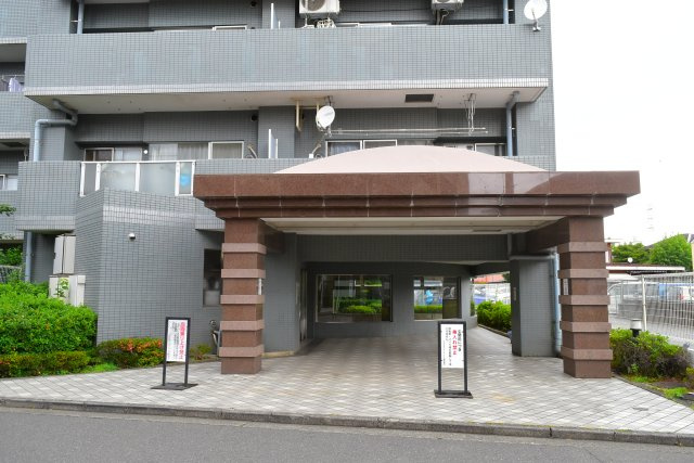 立川市富士見町６丁目の中古マンションのエントランス