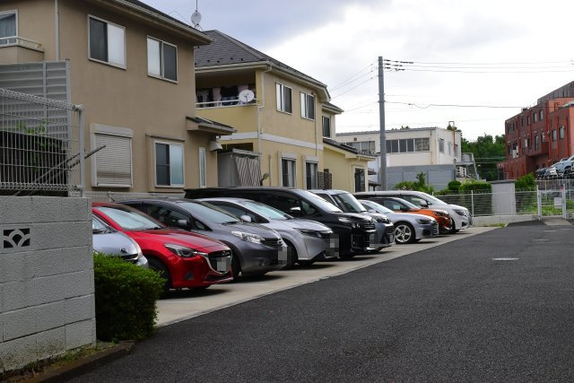 立川市富士見町６丁目の中古マンションの駐車場