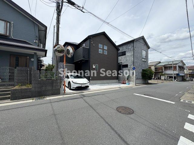 【前面道路含む現地写真】 | 東向き道路幅5.5ｍに接道◎
平坦な地勢で、普段の移動も負担になりません♪