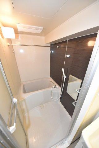 ウエンズ東心斎橋の浴室