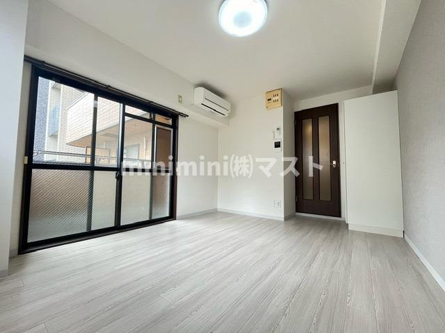 ＶＥＲＧＥＲ　ＺＥＮＳＨＩＮの居間・リビング