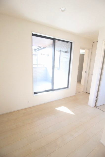 下野市緑2丁目　第2のその他|2階ホールは窓があり、自然光が入る明るい空間。各居室への動線もスムーズで、圧迫感のないつくりになっています。