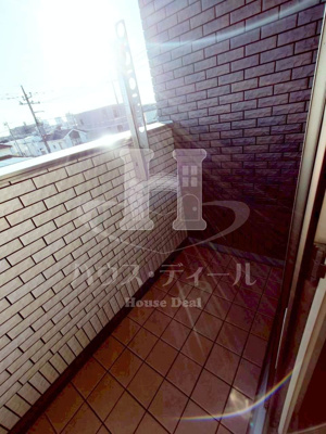 【バルコニー】 | フローレス | 外からの目が気にならないバルコニーで洗濯物が干せます