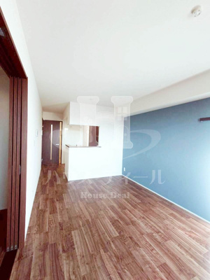 【居間・リビング】 | フローレス | ゆったりとした居間です