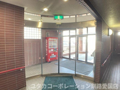 【ロビー】 | パシフィック共栄大通参番館1101号室 | 自動販売機があるのは嬉しい…☆