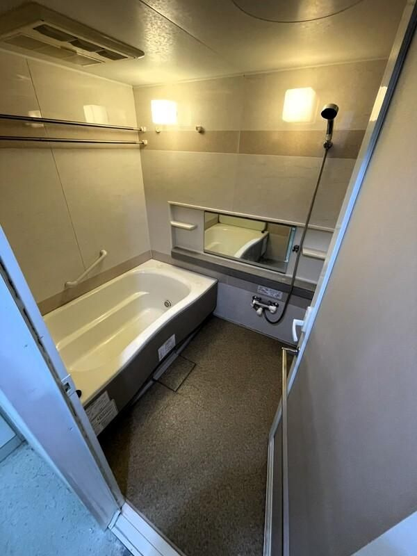 府中市浅間町３丁目の中古マンションの浴室