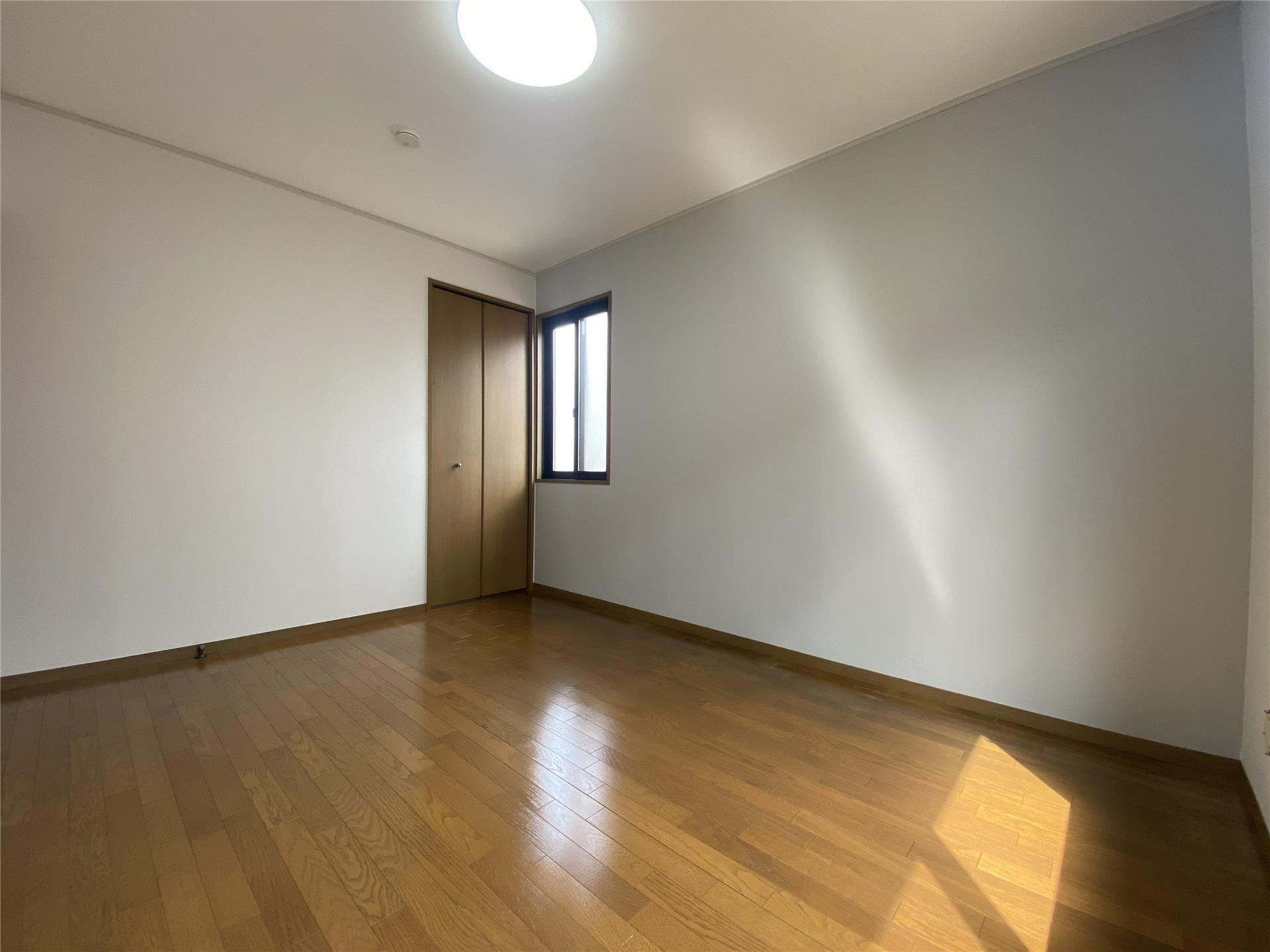 レーヴ泉Ⅲの洋室|洋室6帖（DK隣）