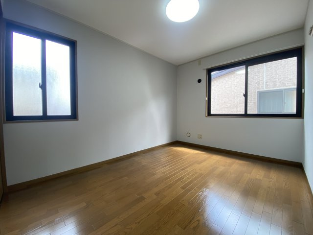 レーヴ泉Ⅲの洋室|洋室6帖（DK隣）