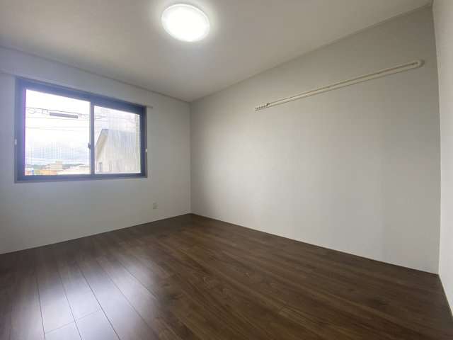 レーヴ泉Ⅲの洋室|洋室6帖（リビング隣）