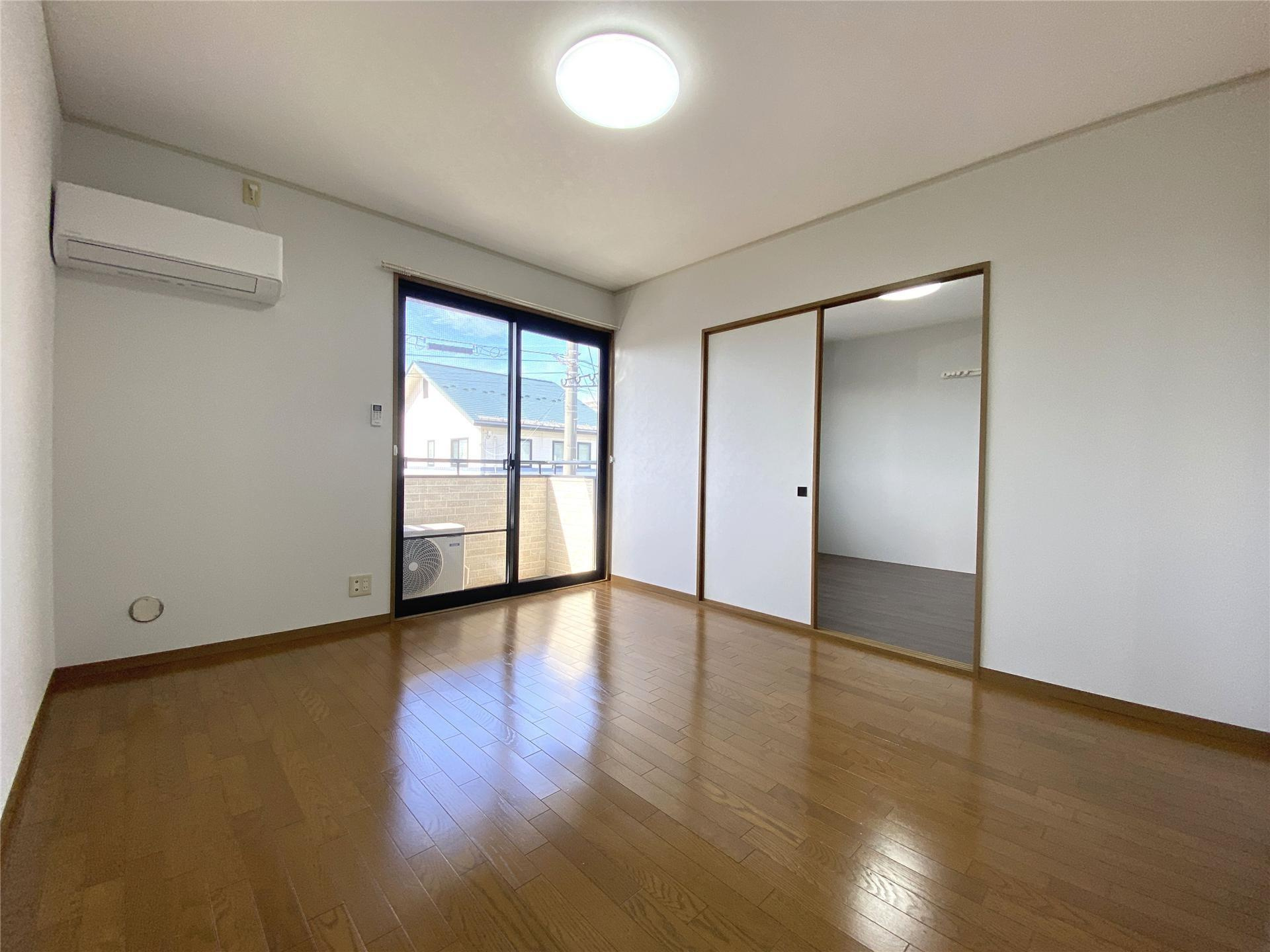 レーヴ泉Ⅲの居間・リビング|洋室8帖