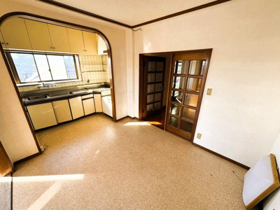 【居間・リビング】 | パレ・ソーカル | こちらのリビングで趣味の時間をお楽しみください