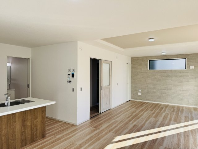 八王子市　兵衛　新築一戸建て　１期の居間・リビング|～22.0帖の明るく開放感のあるLDK、家族団欒の時間をお過ごしいただけます～