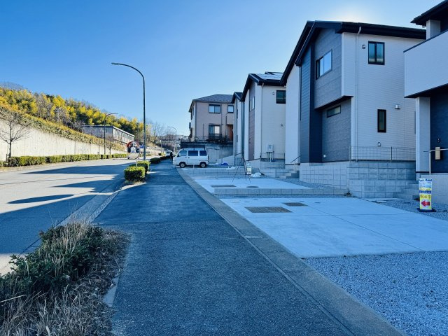 八王子市　兵衛　新築未入居戸建て　１期の前面道路含む現地写真|～北側16ｍ道路に面しています～