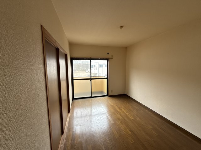 ハイツ岡本の洋室