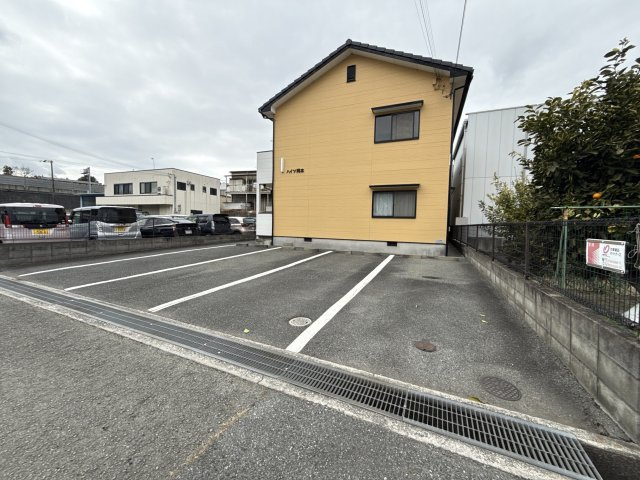 ハイツ岡本の駐車場