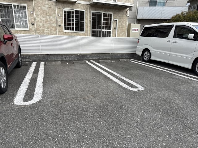 インプレスの駐車場