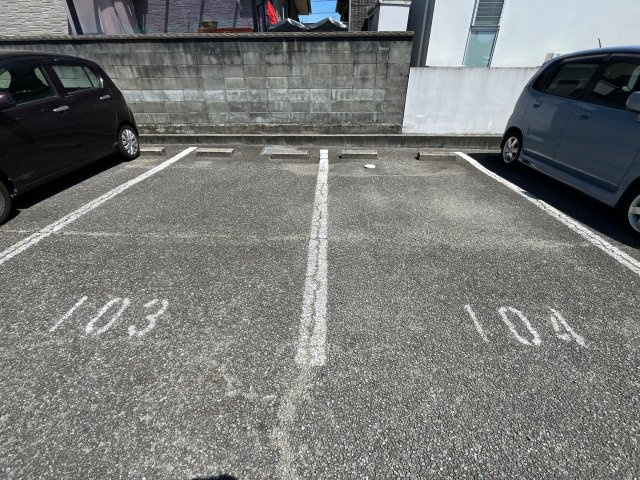 ル・ヴァン・アヴニールの駐車場