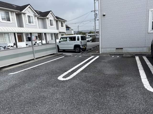 フリーデンＡの駐車場