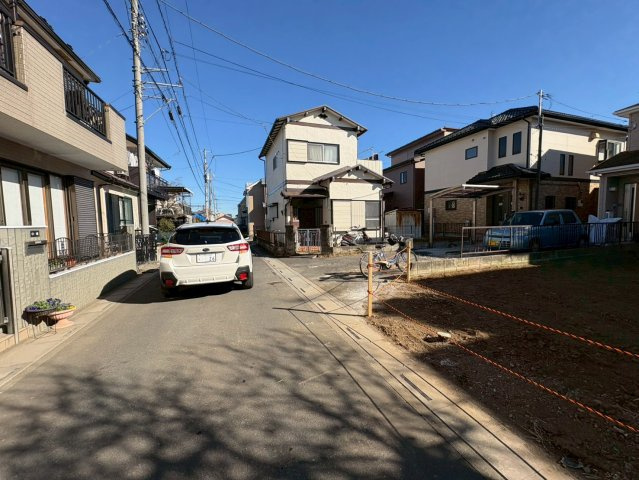 坂戸市石井　建築条件なし売地　東武東上線『北坂戸駅』徒歩22分　【千代田小学区】の前面道路含む現地写真