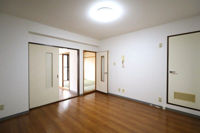 【洋室】 | アーバン貫井 | 広々とした洋室です