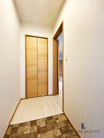 Precious庄内通の玄関