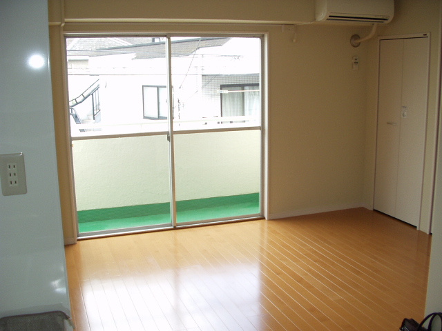 板倉ビルの居間・リビング