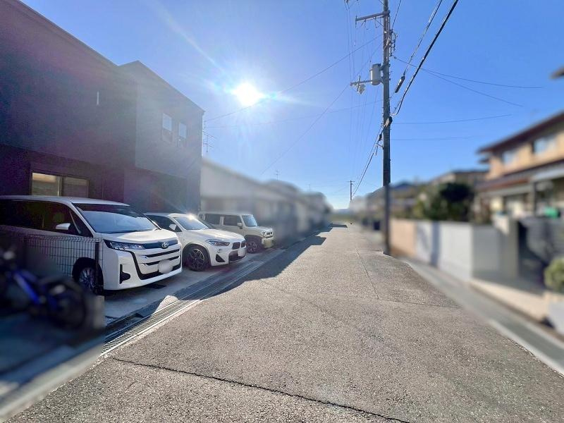 介良　（中野団地）　中古戸建　【築浅物件】　の前面道路含む現地写真