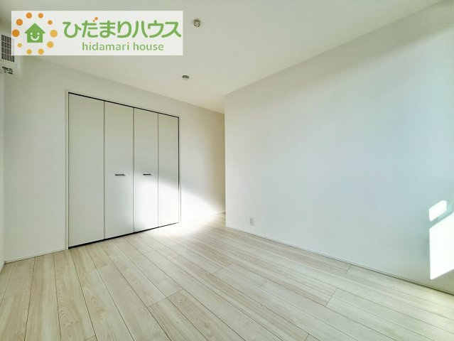 【寝室】 | 我孫子市新木野4丁目24-2期　新築戸建 | バルコニーに面していて、たっぷり光りの入る明るい主寝室です！