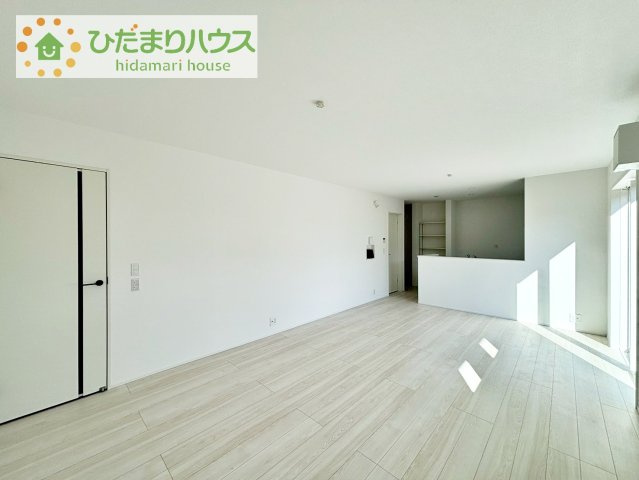 【居間・リビング】 | 我孫子市新木野4丁目24-2期　新築戸建 | お子様が元気に遊べる広々としたリビングです！