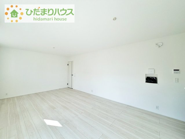 【居間・リビング】 | 我孫子市新木野4丁目24-2期　新築戸建 | 早くお仕事終わらせて、家に帰りたくなるようなリビングです(^^♪