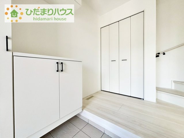 【玄関】 | 我孫子市新木野4丁目24-2期　新築戸建 | 丁度良い靴箱のサイズ♪これだけあれば家族全員の靴がしまえてスッキリ(^O^)