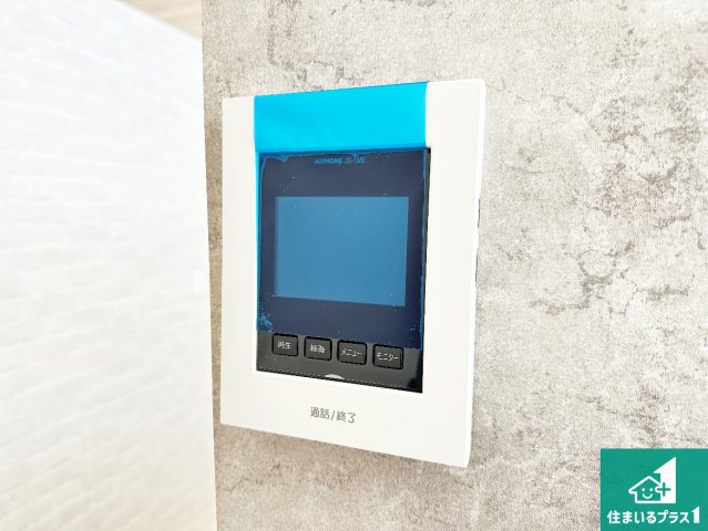 生駒市ひかりが丘　新築一戸建て　の防犯設備|カラーモニターインターホン！声だけでなく来訪者の姿や顔がモニターで確認できるので、小さなお子様がいらっしゃるご家庭でも安心できます！