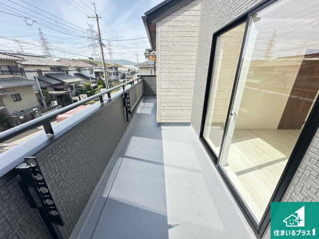 生駒市ひかりが丘　新築一戸建て　のバルコニー|日当たりのよいバルコニー！お部屋が開放的に！