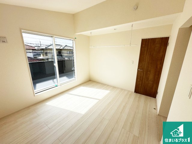生駒市ひかりが丘　新築一戸建て　の洋室|シンプルな洋室は、自分好みのインテリアが楽しめます♪ご家族とインテリアや家具を選びに行くのは新築購入時の醍醐味の一つです。ぜひお楽しみください♪