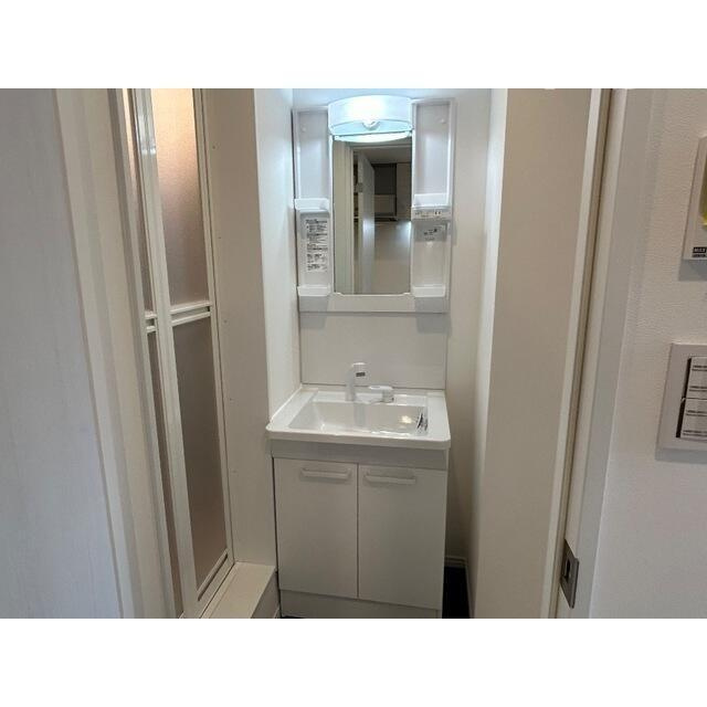 ＭＱｕａｒｔｏ柏の独立洗面台|独立洗面台、小物を置くことができて便利です