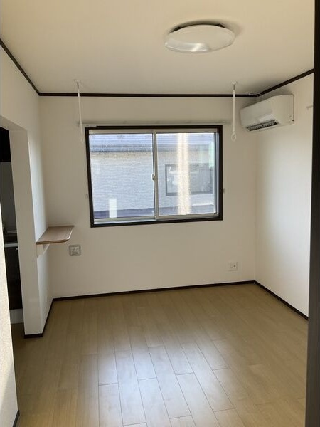 ヴィラージュ海老島Aの居間・リビング