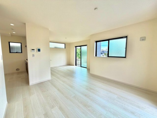 西野　新築一戸建の居間・リビング|【全居室６帖以上】ゆとりある住まいでのびのび新生活をここではじめませんか♪