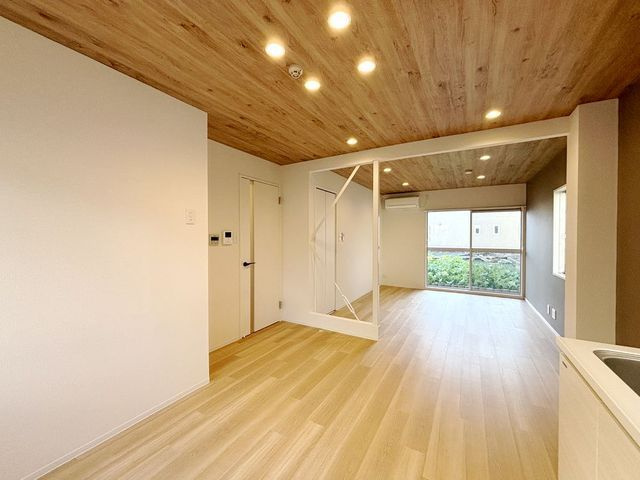 メゾンエスポワールの居間・リビング