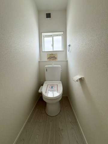 ーBloomーブルームー小倉南区津田新町1丁目4期　【小倉南区　新築戸建て】のトイレ|独立した場所にあり、来客時も使いやすい1階トイレ♪　【小倉南区　新築戸建て】
