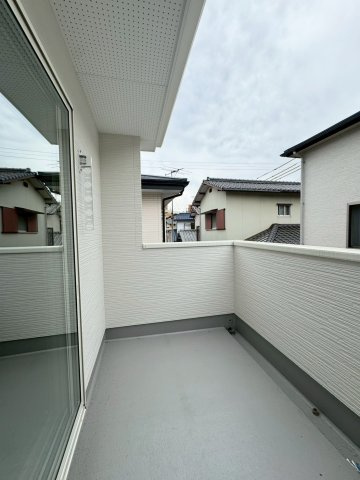 ーBloomーブルームー小倉南区津田新町1丁目4期　【小倉南区　新築戸建て】のバルコニー|主寝室からはバルコニーに出入り可能♪　【小倉南区　新築戸建て】
