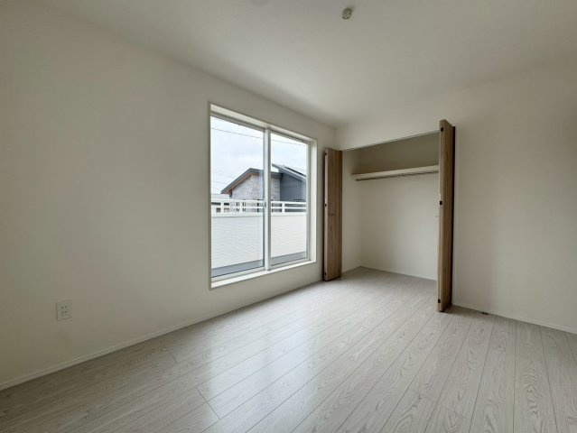 ーBloomーブルームー小倉南区津田新町1丁目4期　【小倉南区　新築戸建て】の洋室|2階6洋室はクローゼット完備♪バルコニーに出入りできます♪【小倉南区　新築戸建て】
