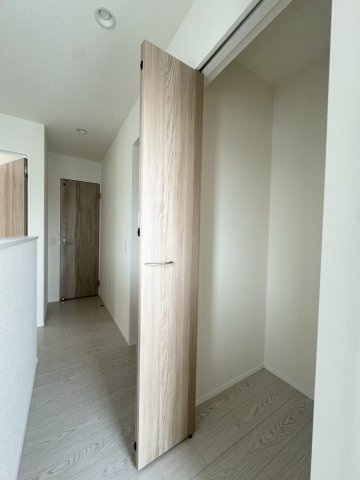 ーBloomーブルームー小倉南区津田新町1丁目4期　【小倉南区　新築戸建て】の収納|2階通路にも便利な収納完備♪