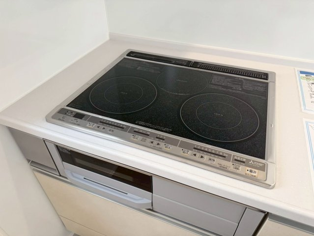 ーBloomーブルームー小倉南区津田新町1丁目4期　【小倉南区　新築戸建て】のキッチン|IHクッキングヒーターでお掃除楽々♪