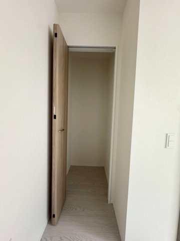 ーBloomーブルームー小倉南区津田新町1丁目4期　【小倉南区　新築戸建て】の収納|玄関横にも収納完備で屋外で使用するものなどしまうのに便利♪
