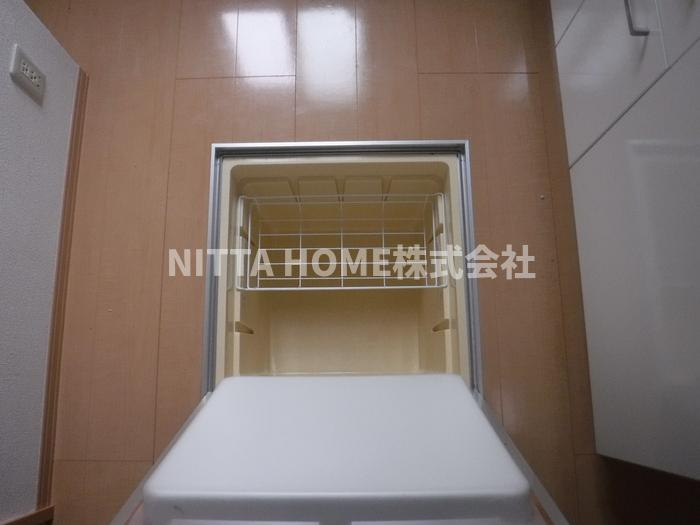 ゴマリ　ジャーディンの内装|床下収納に食品のストックを入れることができます◎